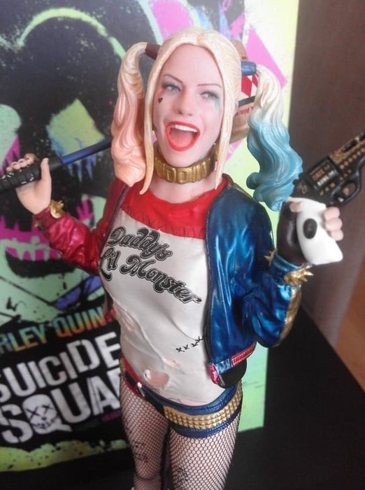  - DC - Harley Quinn (Margot Robbie) sexy statue - 1:10 - in box