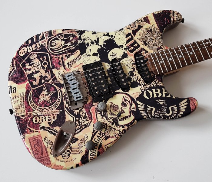 Fender - Squier Stratocaster - Obey Graphic - E-Gitarre