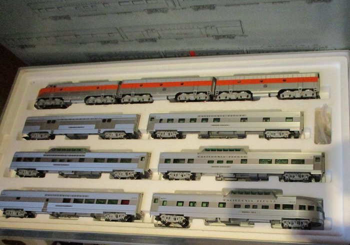 Märklin H0 - 26600 - Train unit - California Zephyr with 3-speed diesel loco F7 A + B + B & Streamliner 6 cars - Western Pacific