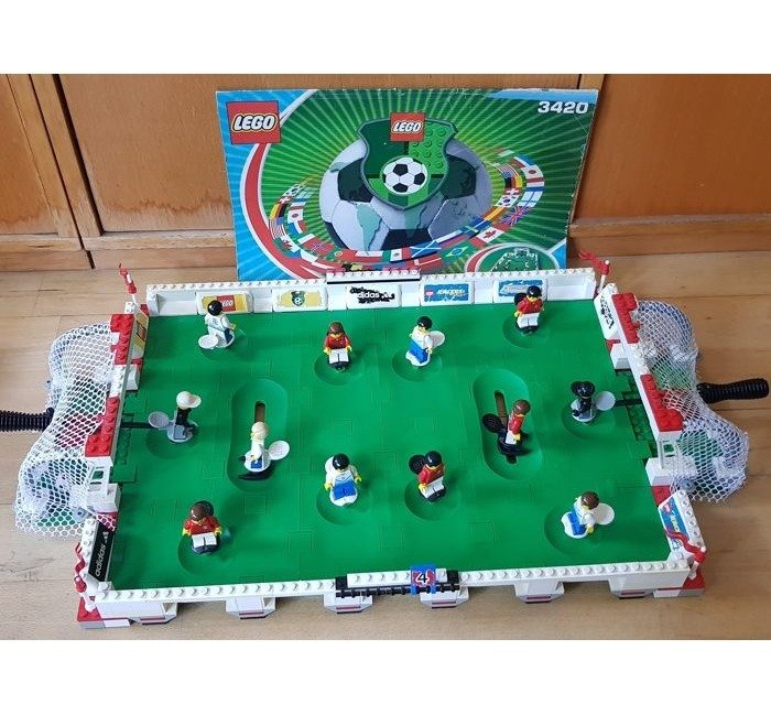Légo sport soccer n°3420 de 2002 - Le terrain de foot médium. - Le