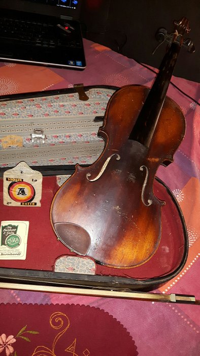 Antique Violin inc case Franz Hell, Instrumentenmacher, Elmshorn
ShultzMarke D.R.W.Z. 55374