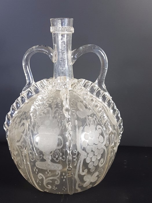 Dutch carafe - Blown glass, engraved