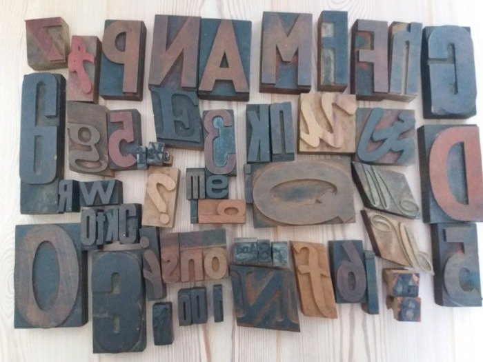Lettres en bois antiques de l'ancienne imprimerie - Bois