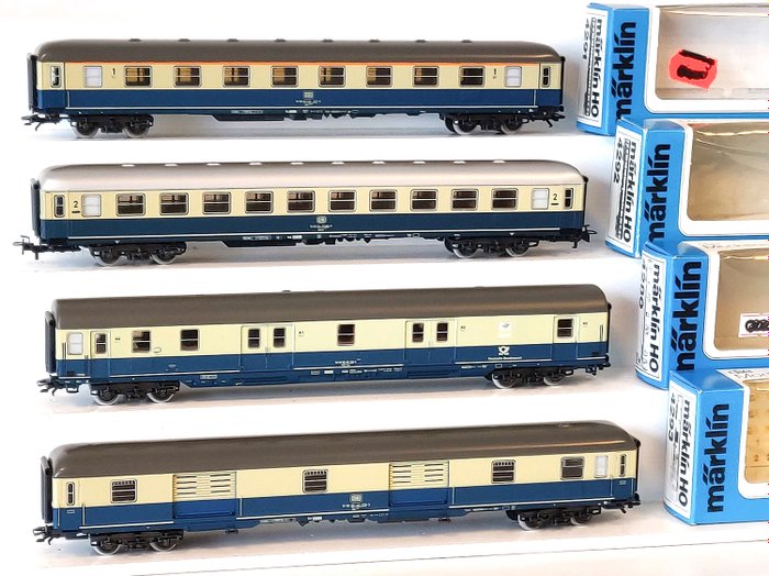 Märklin H0 - 4280/4291/4292/4293 - Passenger carriage - Four passenger cars, one of which is a postal car - DB