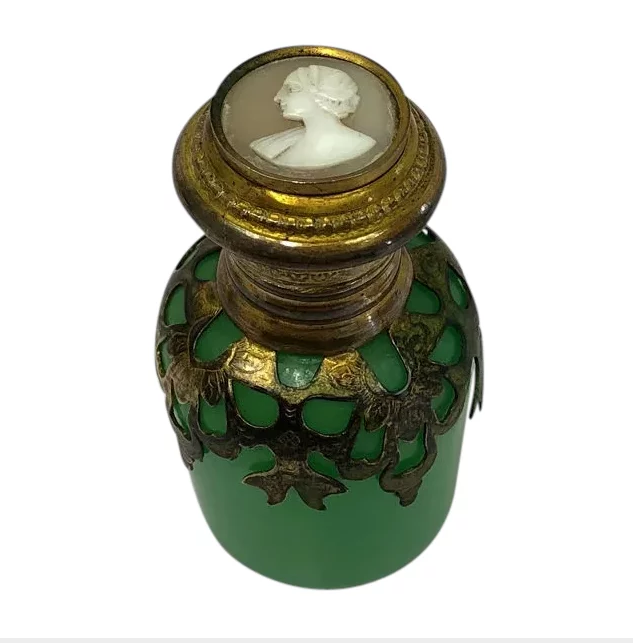 Opaline perfume bottle with came - Grand Tour - Palais Royal - Brass, Glass, Shell