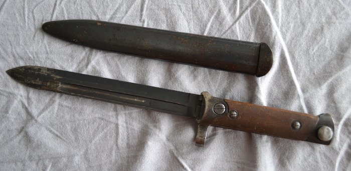 Italia - Original Italian WWII M1938 Mannlicher Carcano Rifle Folding Bayonet - E 65299 - Pistin