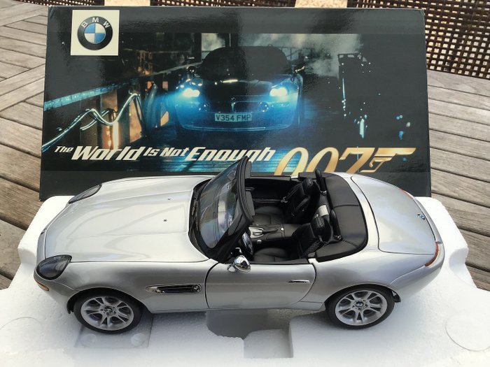 Pierce Brosnan Figure for 1:18 UT-Models BMW James Bond 