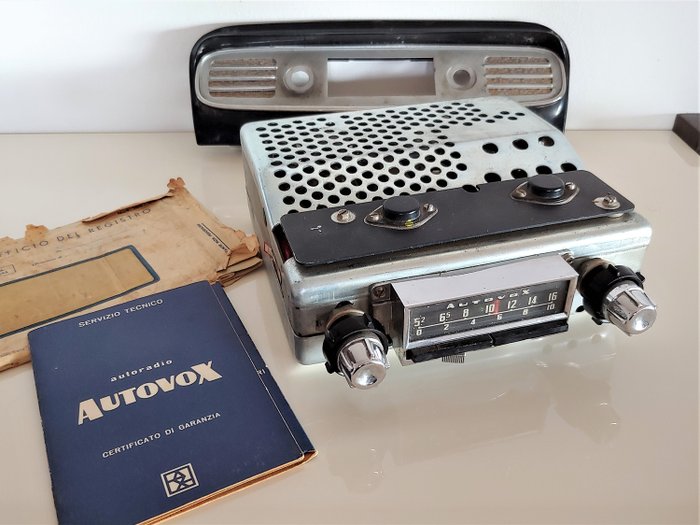 Radio - Autovox - RA112  Italian car radio from '60s for  classic Maserati, Lancia or Alfa Romeo. - 1961