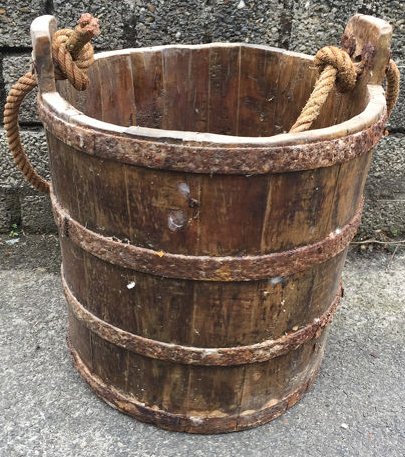 A wooden bucket - Renaissance - Wood