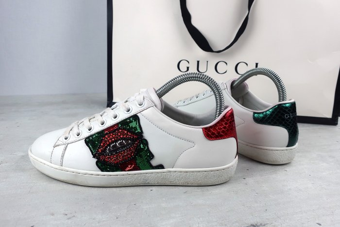 gucci sneakers lips
