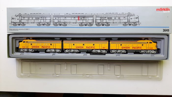 Märklin H0 - 3649 - Diesellokomotive - Dreiteiliges EMD F-7, neu lackiert - Union Pacific Railroad
