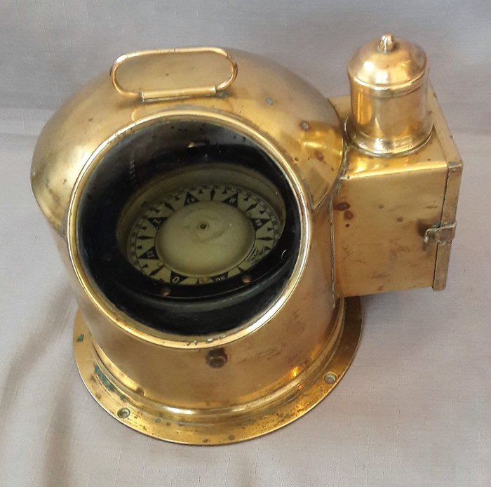 oud kompas in kompashuis - Messing - Begin 20e eeuw