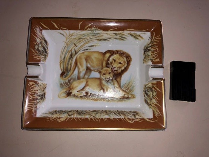 Fantastyczna popielniczka Hermes vintage z lwem i lwica para. (1) - Porcelana, Złoty liść