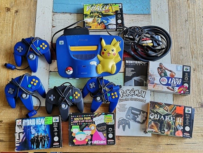 Nintendo N64 Pokemon/Pikachu Edition - Console with games (5) - Without original box