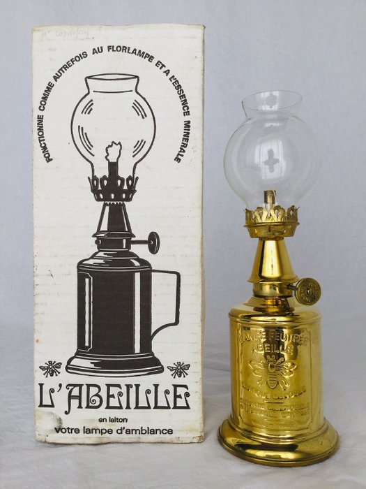Antik fransk oljelampa, Lampe Feutrée, "ABEILLE" - Fortfarande i originalförpackning, oanvänd som ny! __ ca 1920 Frankrike, Mässing