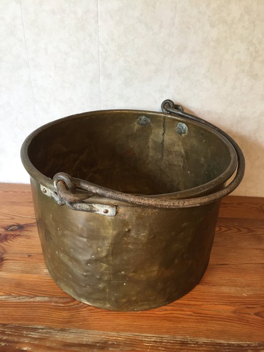 Large antique copper kettle - Copper