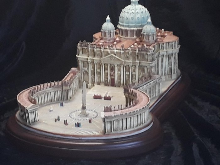 The Bradford Editions  - Scale model, St. Peter's Basilica Rome (1) - Medieval - Resin/Polyester, Wood - hard Plastic