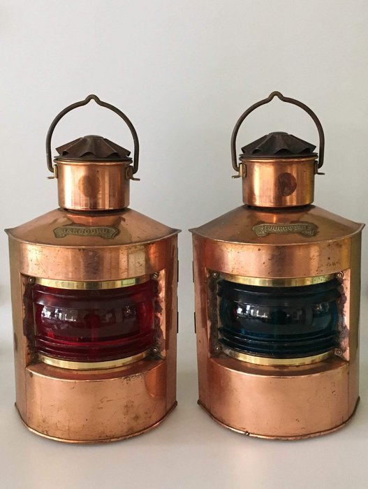 两个老船灯Bakboord和Stuurboord - 红铜与黄铜