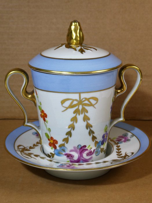 Limoges, Singer - Hand-painted trembleuse cup with saucer - Porcelain