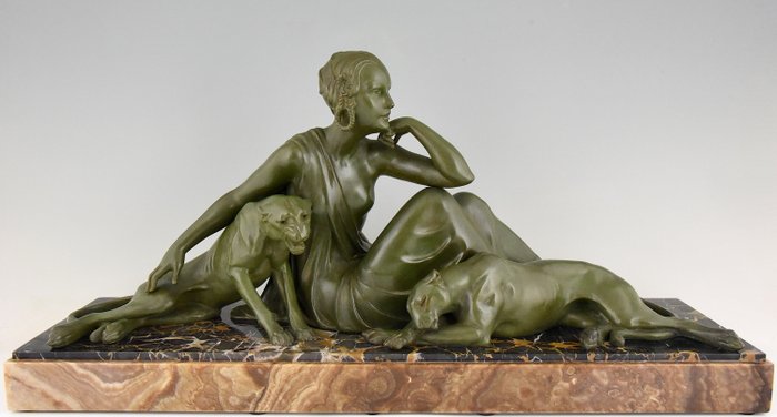 Armand Godard - Art Deco skulptur kvinne med panthers