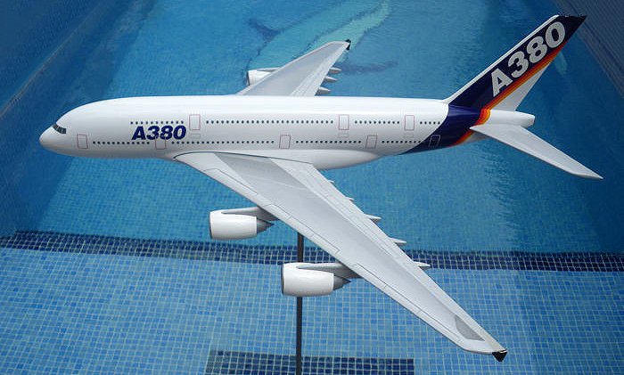 Airbus A380 (1:100) - Model in the colors of the manufacturer, Scale model - Resin/Polyester