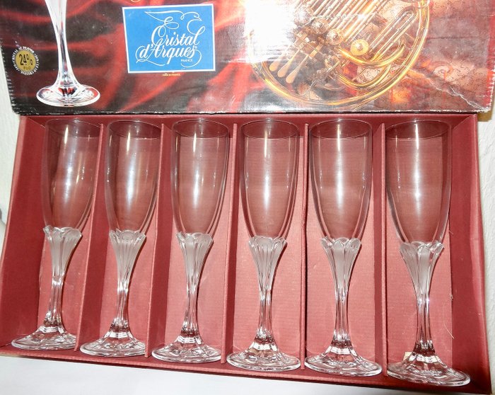 Cristal D'arques Paris Grand Chateau Pair of Champagne Flutes Cristallin Boxed