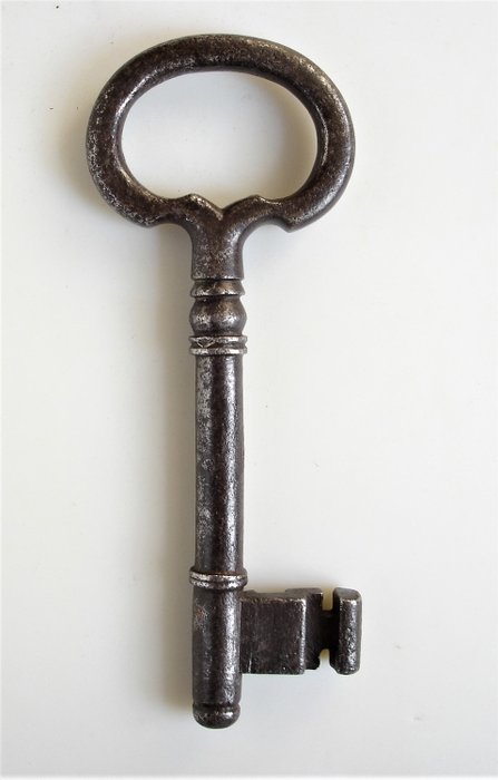 Ancient door key, Spain, XVIIth Century - PUBLISHED - Forged iron - 17th century
