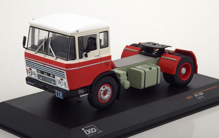 DAF 2600 Lorry Year 1970 Red/White 1:43 IXO 