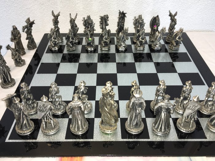 Tudor Mint - Fantasy Chess game Wizards & Dragons including Certificate - Swarovski Crystal and Tin