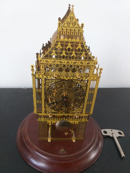 (无外壳而可看到机芯的)骨架钟 - Hermle Big Ben klok - 黄铜时钟与樱桃木基地和玻璃钟罩 - 20世纪下半叶