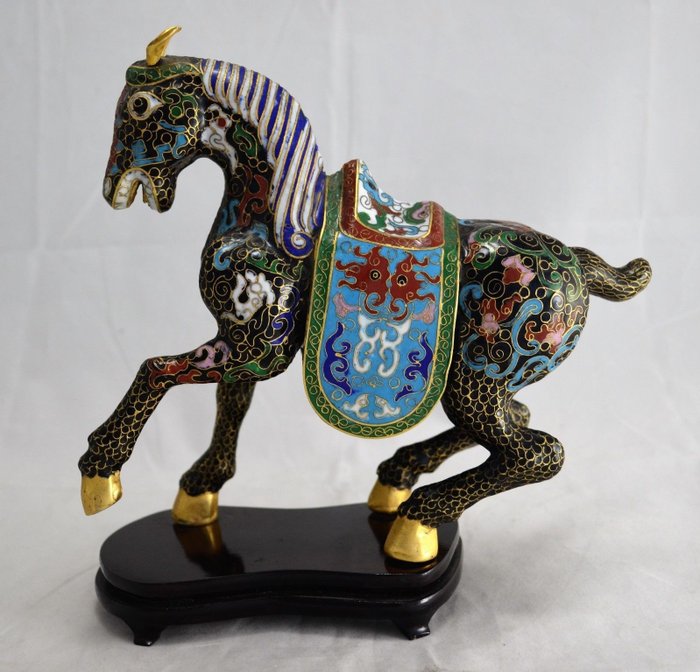 Cloisonne paardenstandbeeld (1) - Cloisonné emaille, Verguld brons - paard - China - Tweede helft 20e eeuw