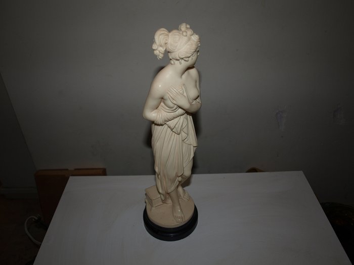 G. Ruggeri - Escultura - Estilo renacentista - resina / alabastro