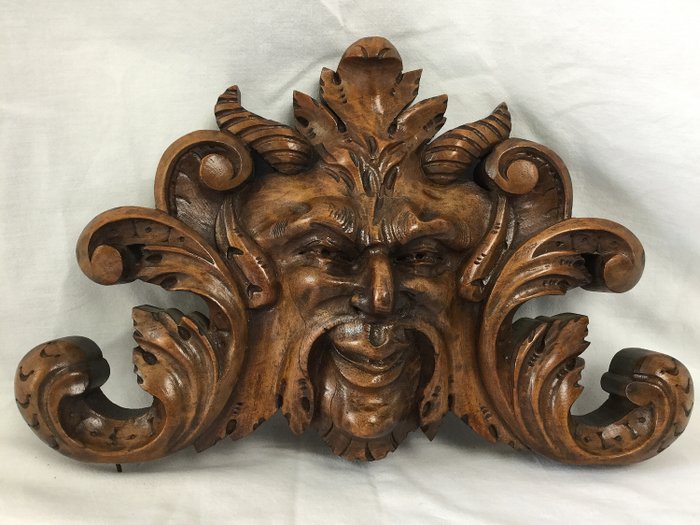 Tallada cabeza de diablo nogal - Madera - siglo XIX