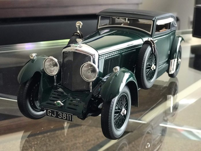 MiniChamps - 1:18 - Bentley “Blue Train Special” 6 1/2 Litre Saloon - British Racing Green Highly Detailed