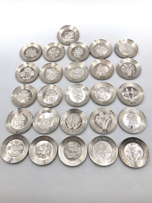 Franklin Mint - 26件第1内容银碗与字母表上的鲜花 - .925 银