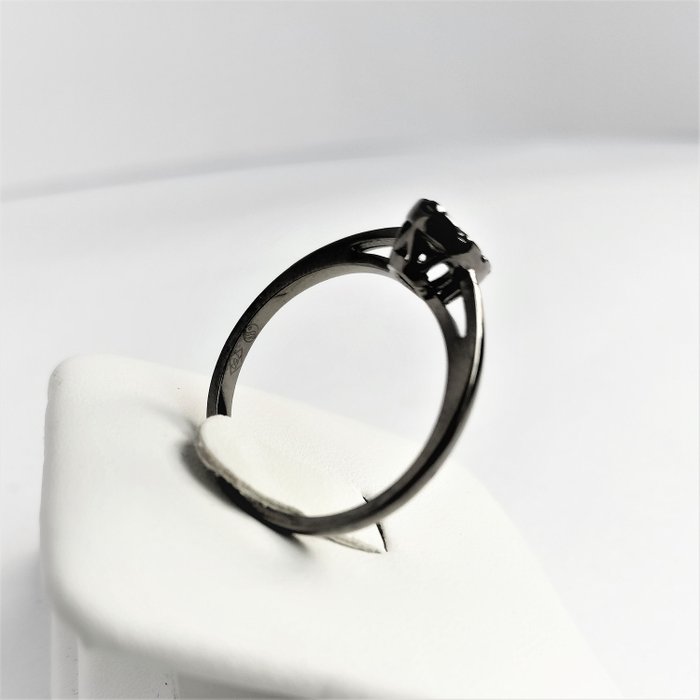 18 kt. White Gold with Black Rhodium - Ring - Colour Treated 0.20 ct