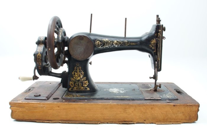 Knoch Ossa - Fabrik Marke Saalfeld a/Saale, Duitsland, ca.1920 - 裁縫機 - 木材，鐵（鑄造/鍛造）