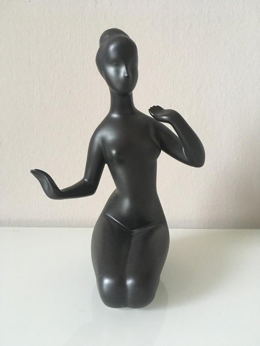 Porcelain black nude