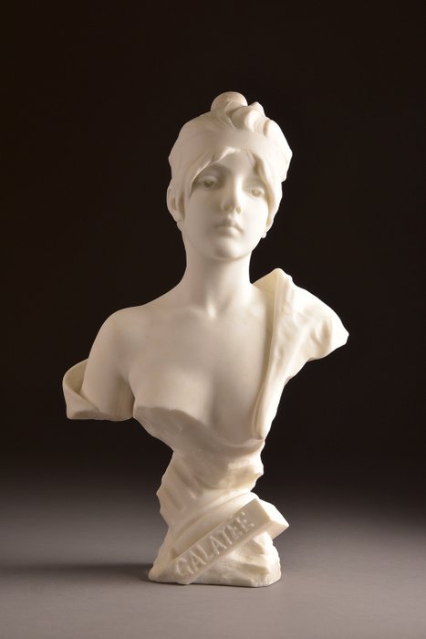 Emmanuel Villanis (French, 1858-1914)  - Lenyűgöző és ritka márvány mellszobor - Fiatal nő "Galatée" - 52 cm (1)