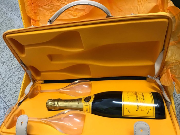 Veuve Clicquot Traveller XL with 1 bottle and 2 glasses - Szampan Brut - 1 Butelka (0,75 l)