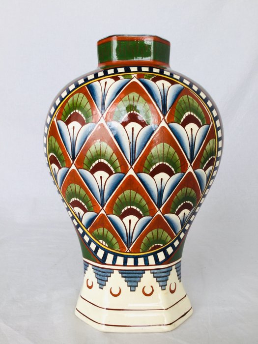 Vaso em Art Nouveau Art Deco em cerâmica "Villeroy & Boch Mettlach"