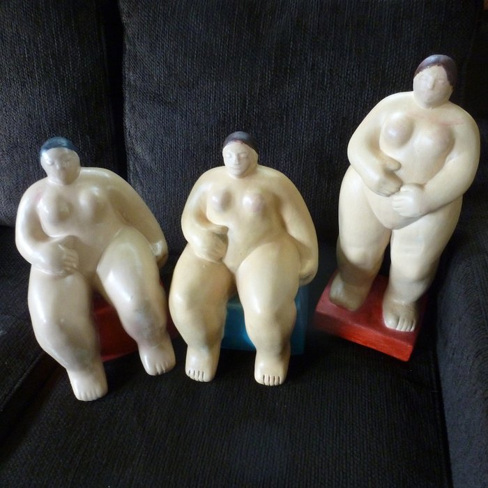 Drei (3) Bilder von großen, nackten, vollen Frauen von - Terrakotta