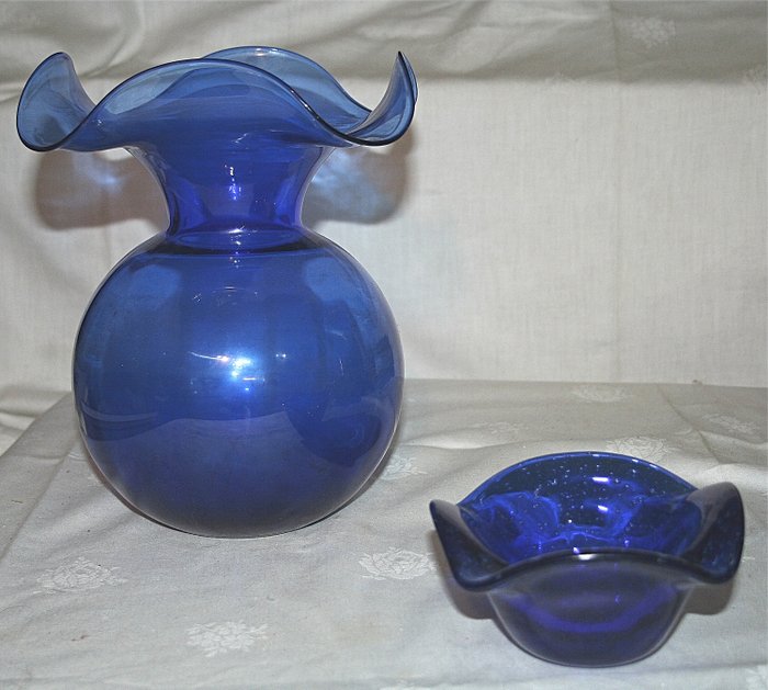 Lancel - Murano  - geblazen balvazen met grote hals en asbak of lege glazen zak Bullé - Zeeblauw geblazen glas