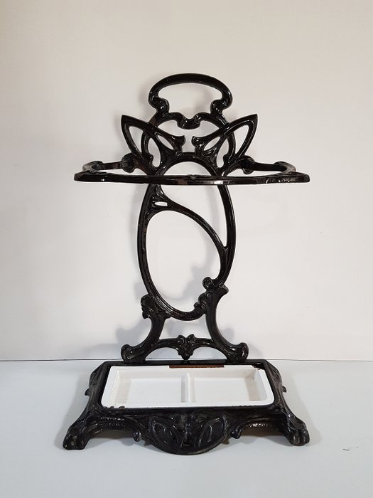 Ornate Cast Metal Art Nouveau Picture Easel (Free Shipping)