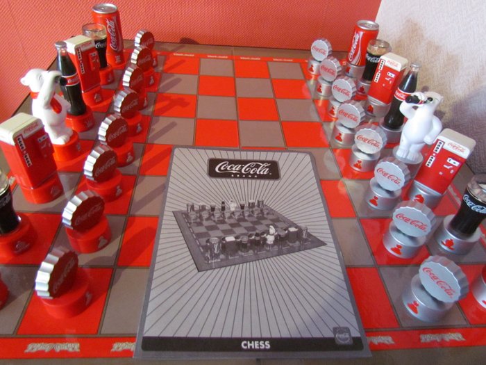Coca-cola company - Juego de ajedrez Coca - Cola en tambor de hojalata. - PVC - cartulina dura