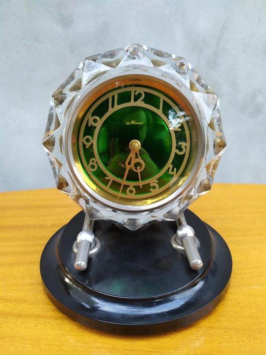 Majak - Clock - Art Deco (rare green dial) - Crystal