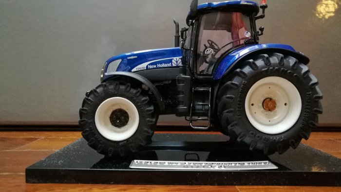 Racing 43 - 1:32 - New Holland T7070 Blue Power - Edition limitée n ° 017/150