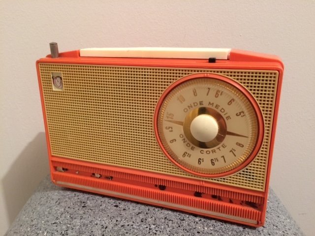 Transistor radio - vintage l'utopie du tout plastique