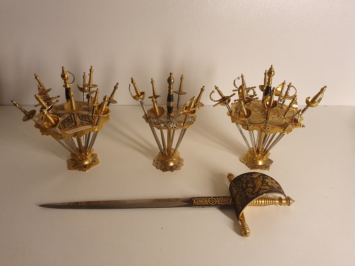 Toledo - Beautiful lot of open letters sword and ports swords and others - Brass