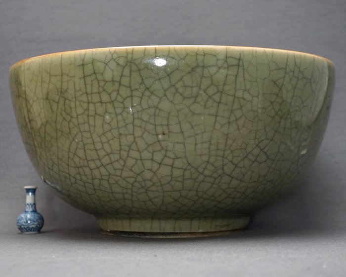 Stor skål - Celadon, Krakelering - Porcelæn - Crackle glaze - Kina - Anden halvdel af det 20. århundrede